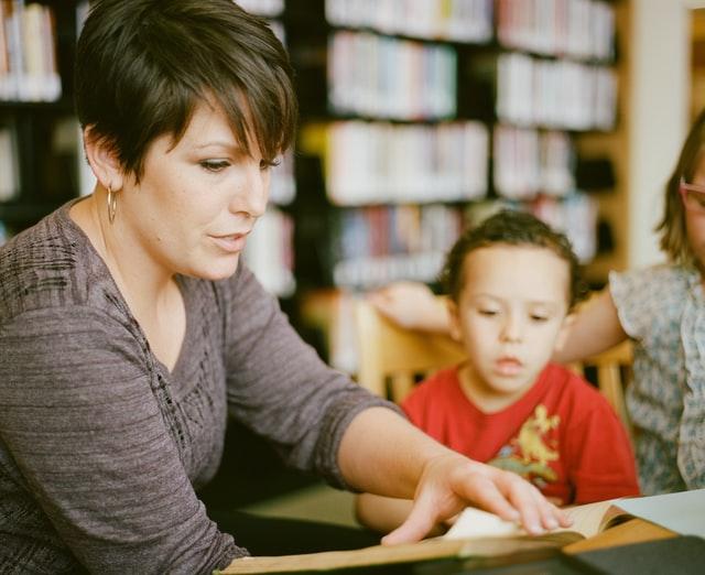 Therapist reading to children